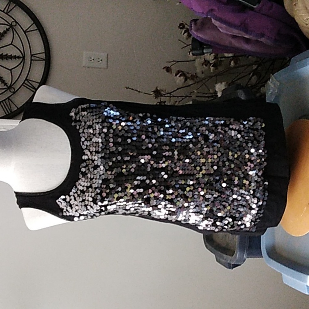 Simply Vera Vera Wang Sequins black tank top ladies size Small.  T1